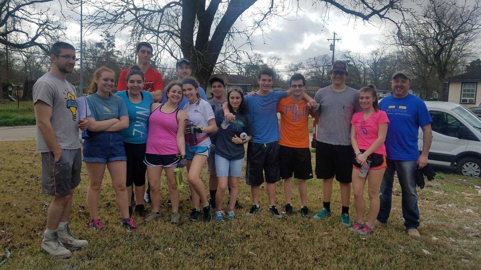 The 1Mitzvah teen and adult volunteer crew gathered under a sprawling oak tree at their Houston worksite.