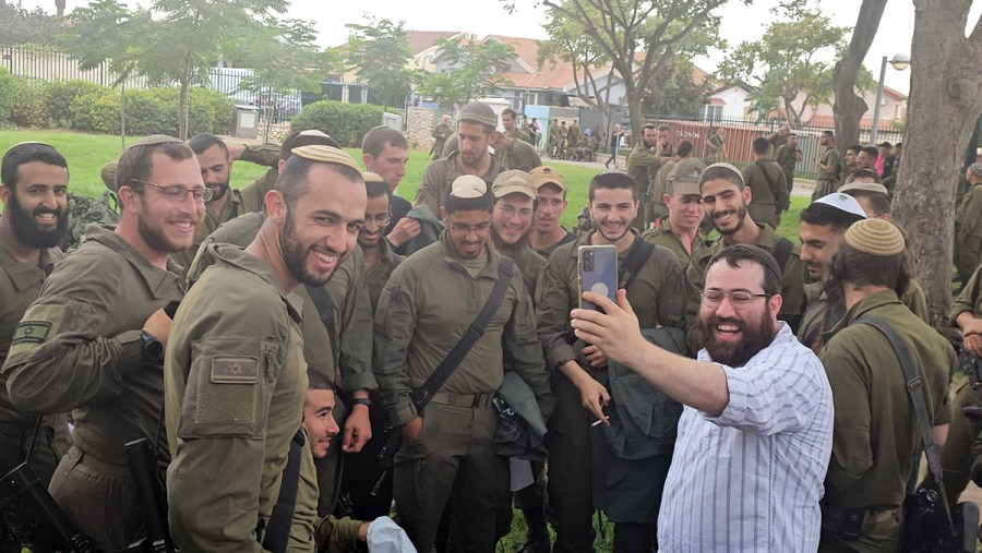 Chabad rabbis travel to Israel to bring joy and comfort to soldiers